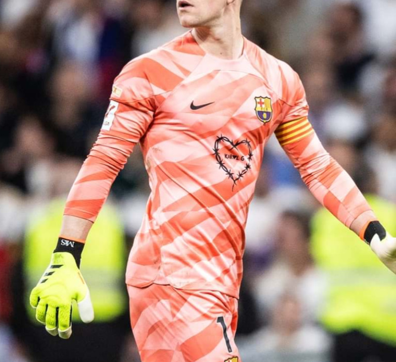 FC Barcelona 2023-24 GK Clásico 2 Kit