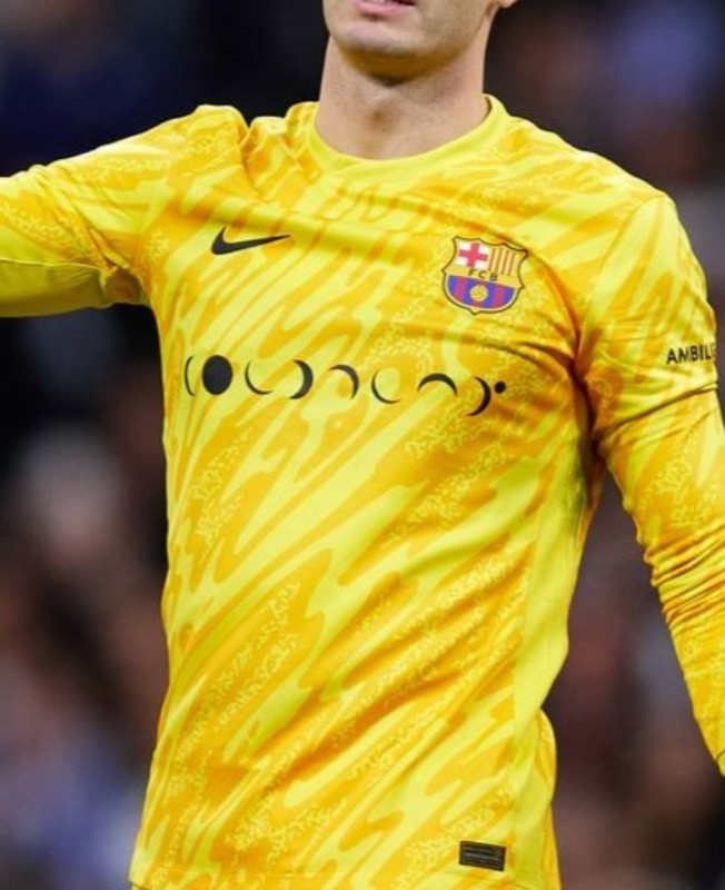 FC Barcelona 2024-25 GK Clásico Kit
