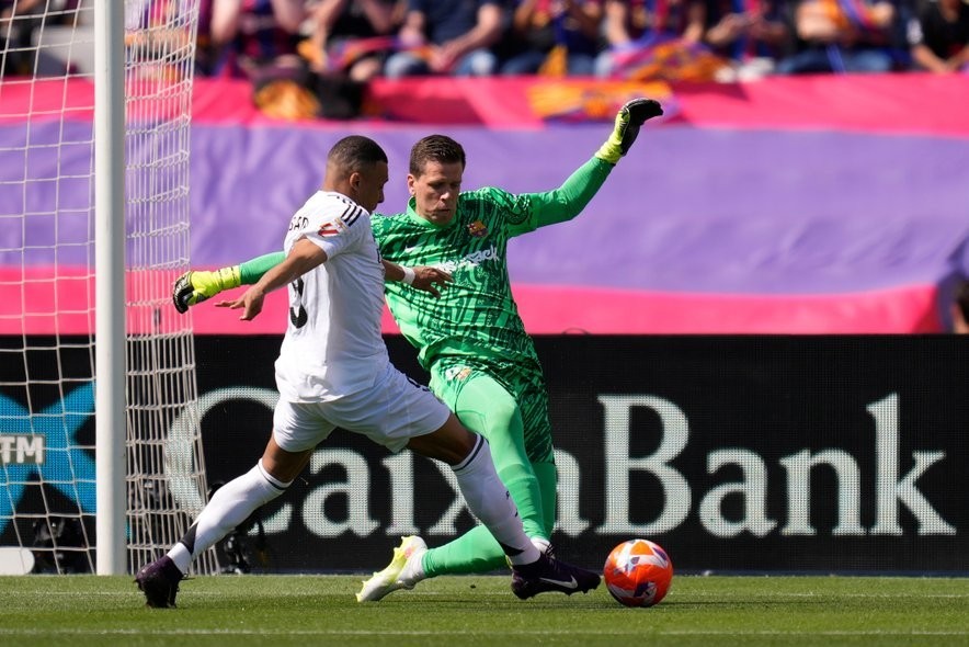 FC Barcelona 2024-25 GK Clásico 2 Kit