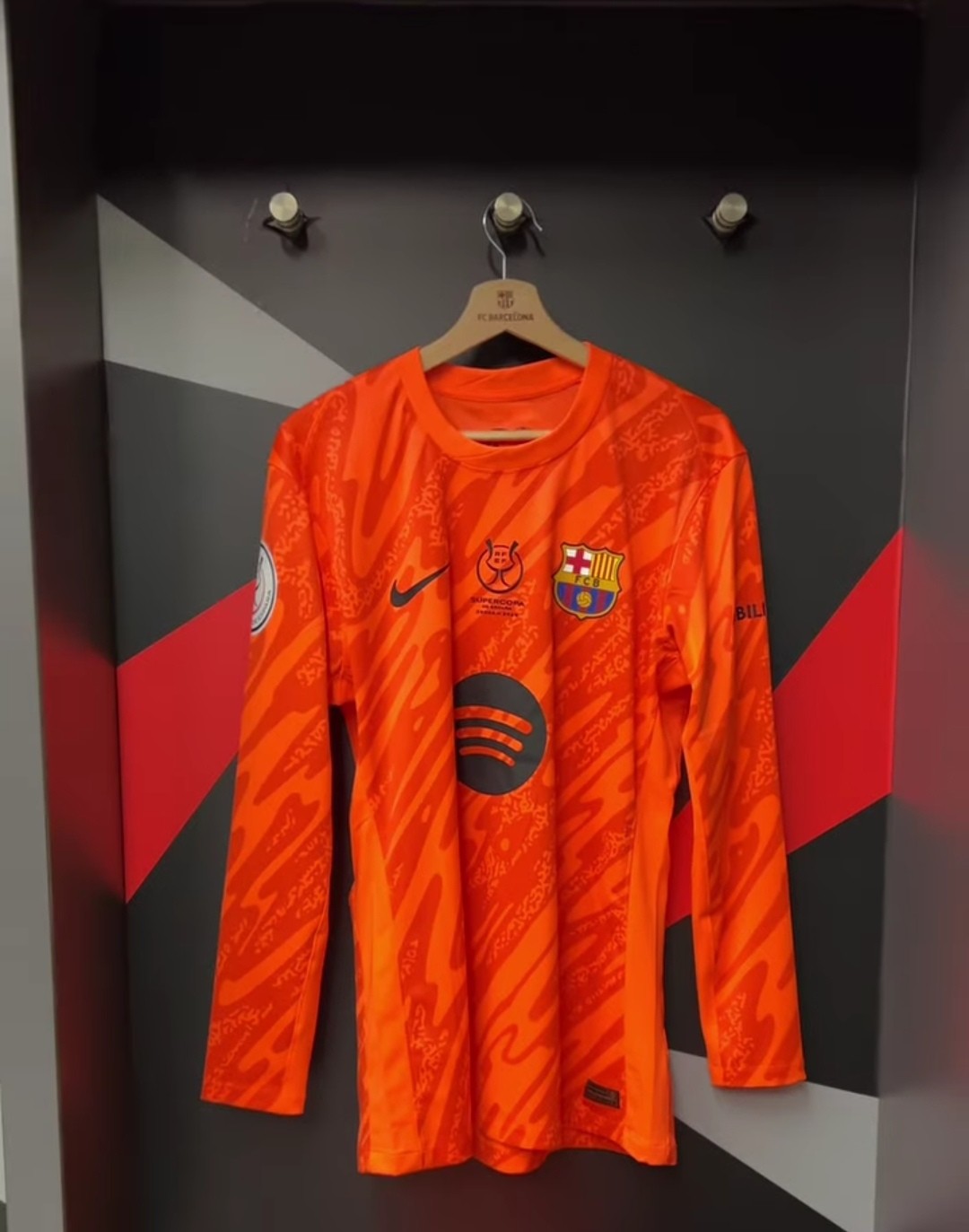 FC Barcelona 2024-25 GK Supercopa de España Kit