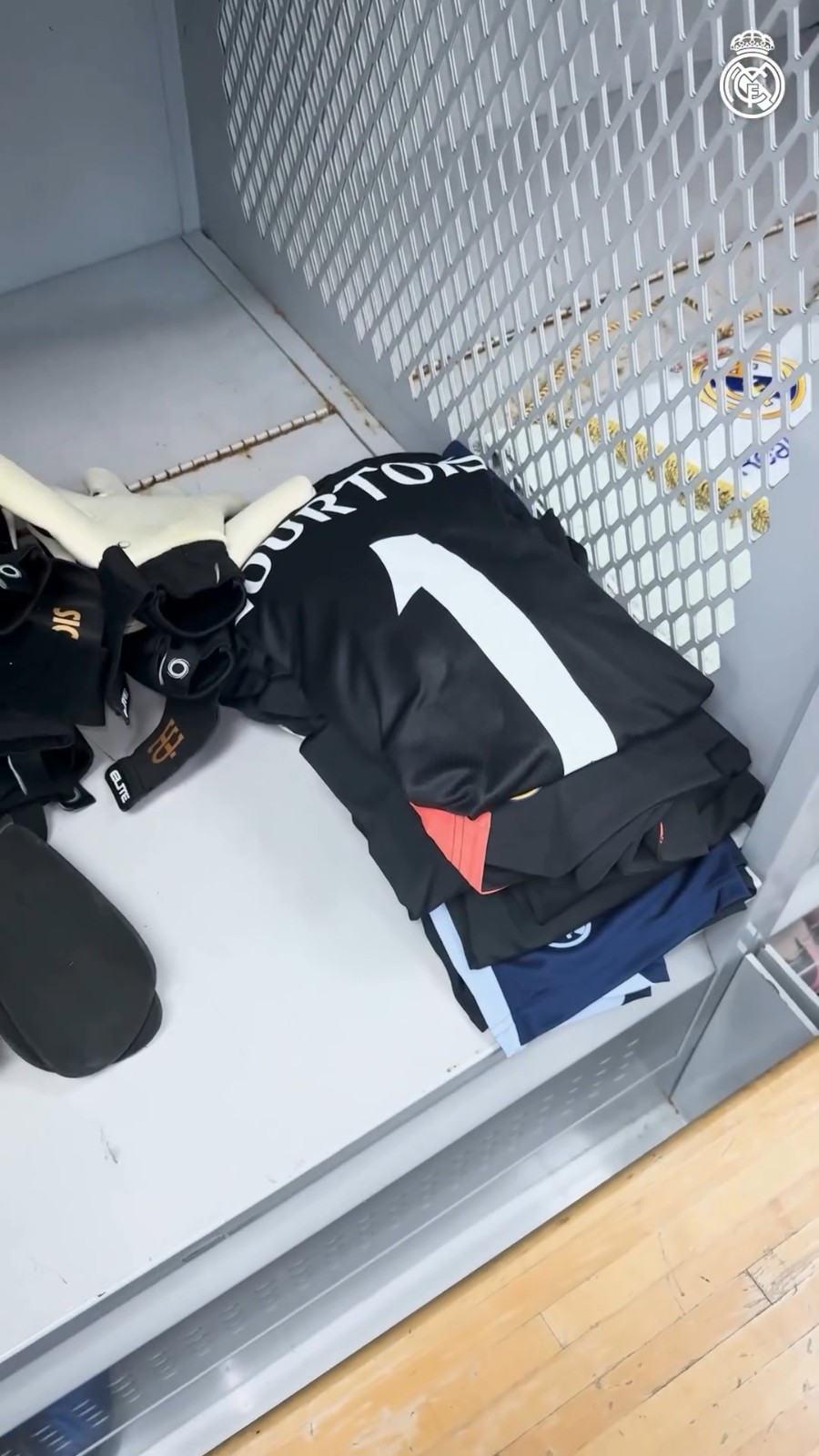 Real Madrid 2024-25 GK 2 Kit