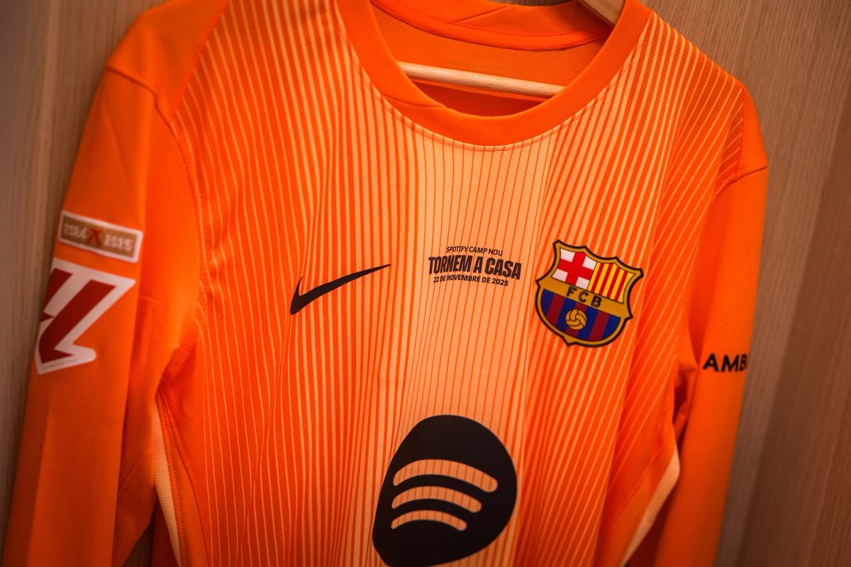 FC Barcelona 2025-26 GK 4 V2 Kit