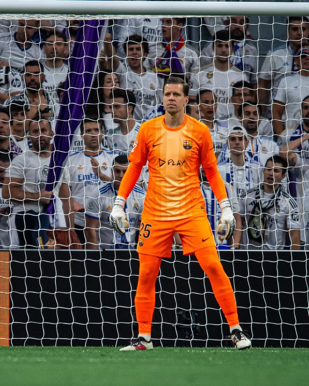 FC Barcelona 2025-26 GK Clásico Kit