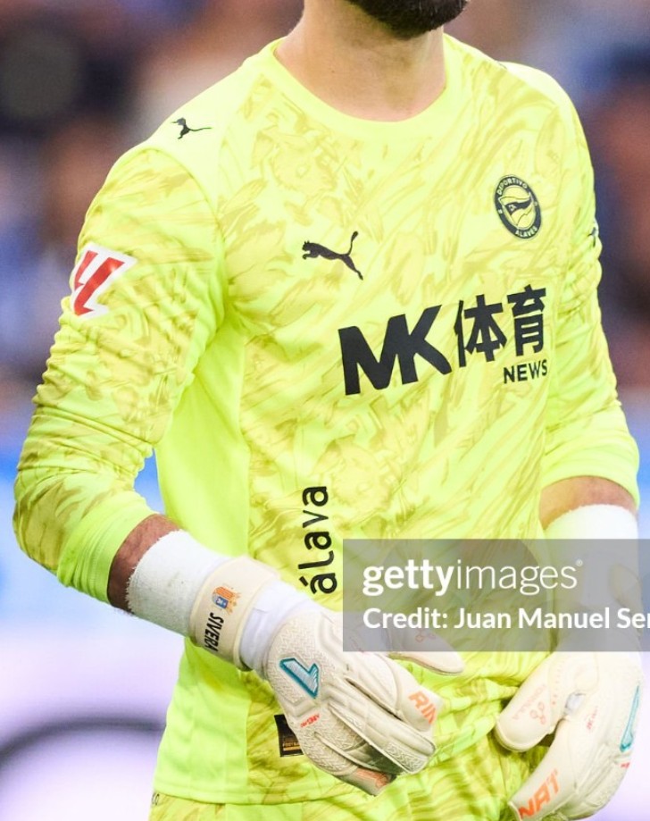 Deportivo Alavés 2025-26 GK 4 Kit