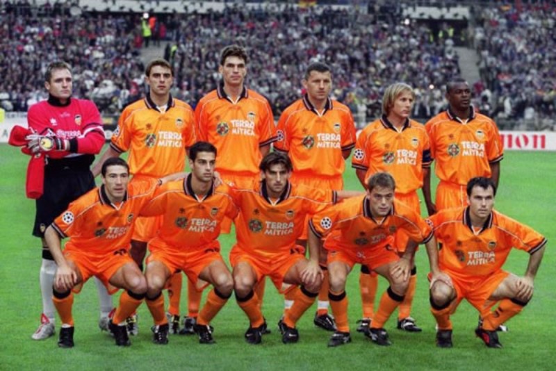 Valencia CF 1999-00 Champions League Final Kit