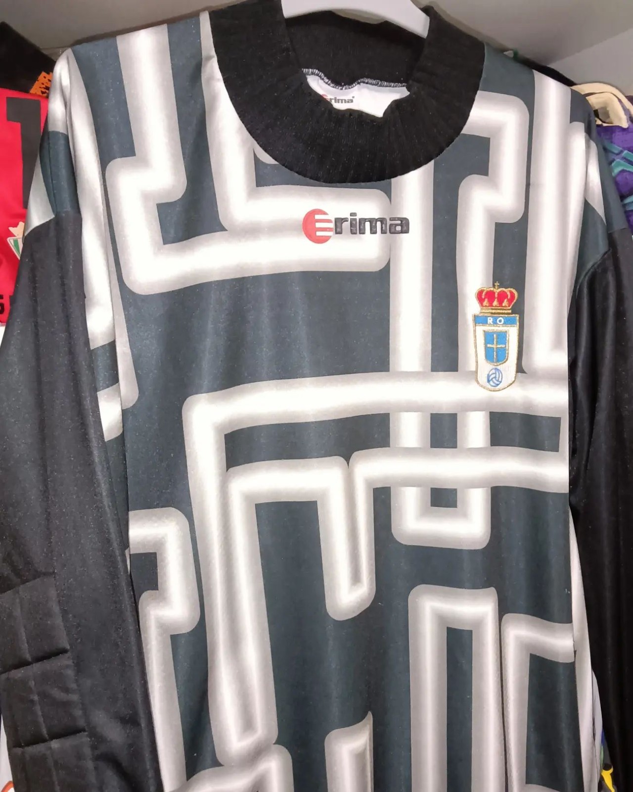 Real Oviedo 1999-00 GK 1 Kit