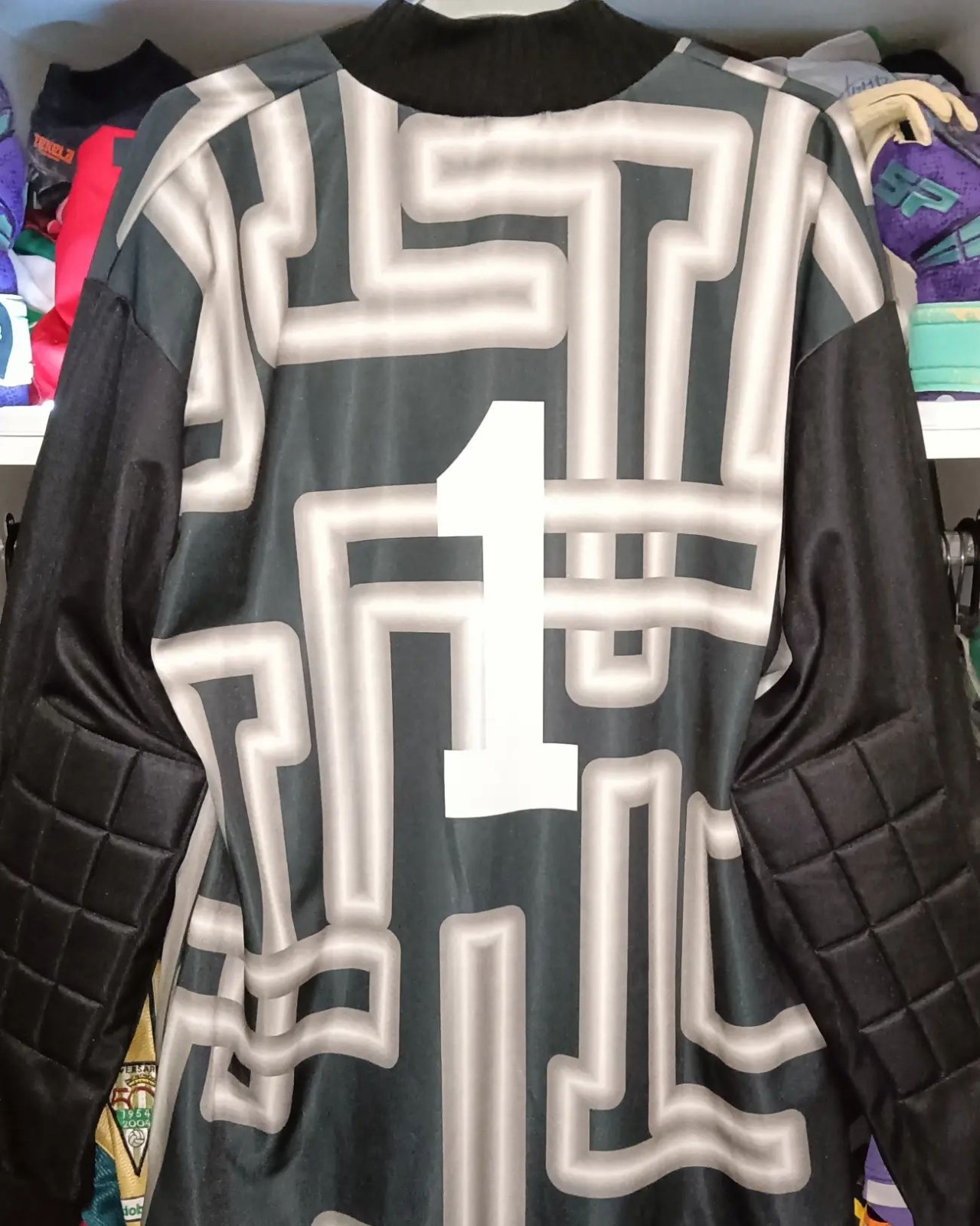 Real Oviedo 1999-00 GK 1 Kit