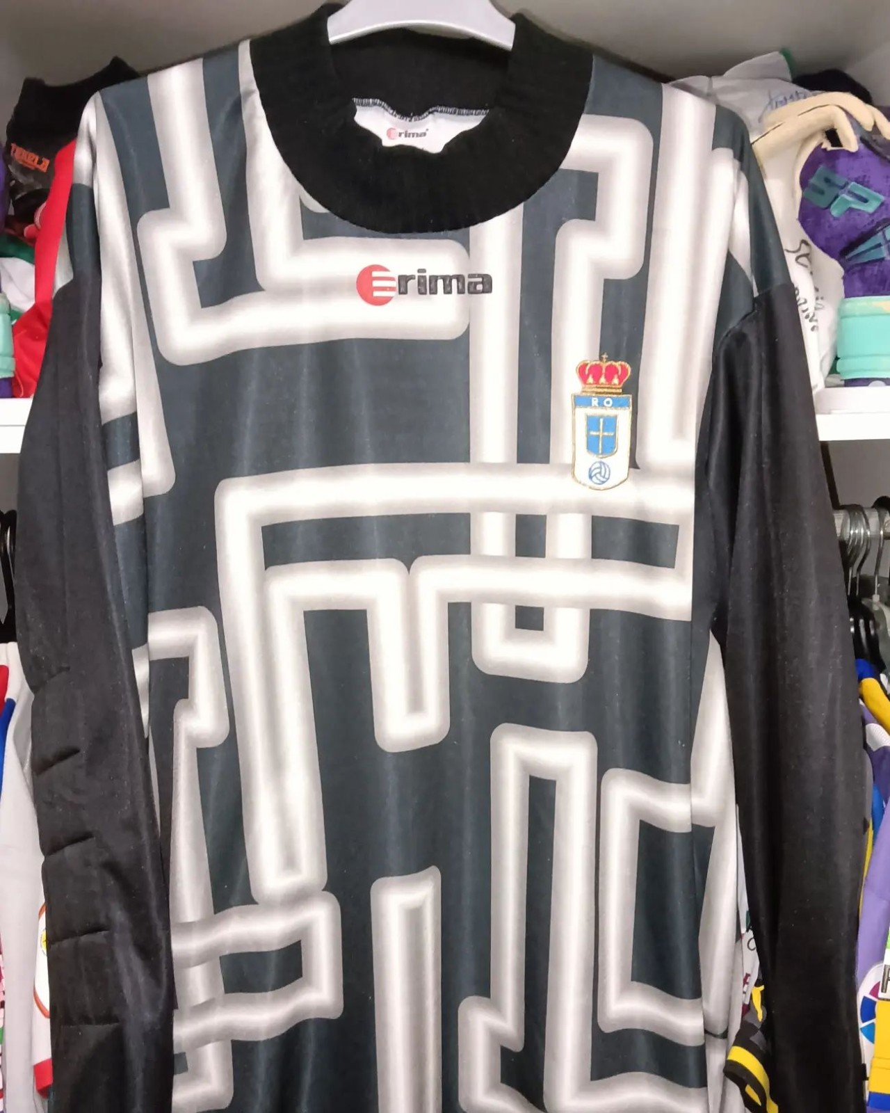 Real Oviedo 1999-00 GK 1 Kit