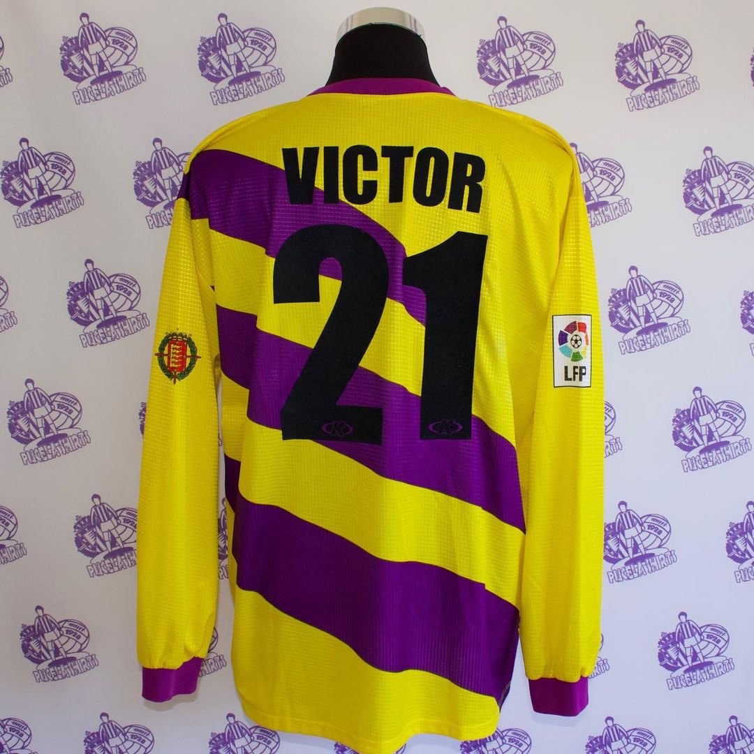 Real Valladolid 2000-01 Third Kit