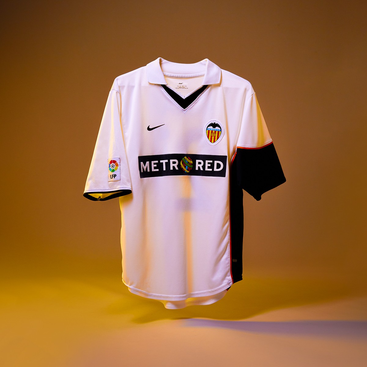 Valencia CF 2001-02 Home Kit