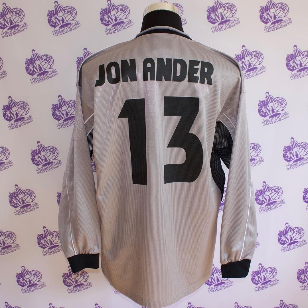 Real Valladolid 2001-02 GK Kit
