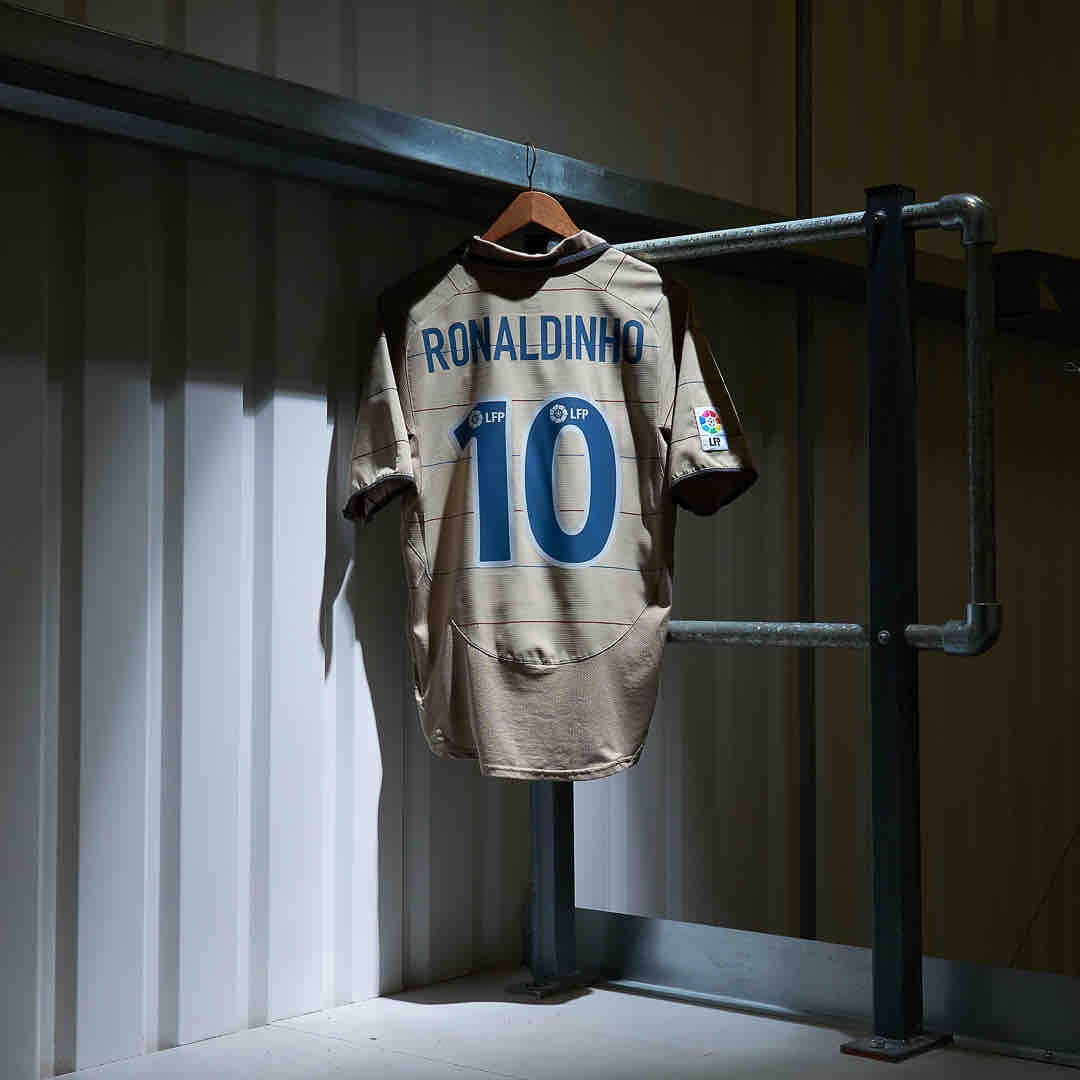 FC Barcelona 2003-04 Away Kit