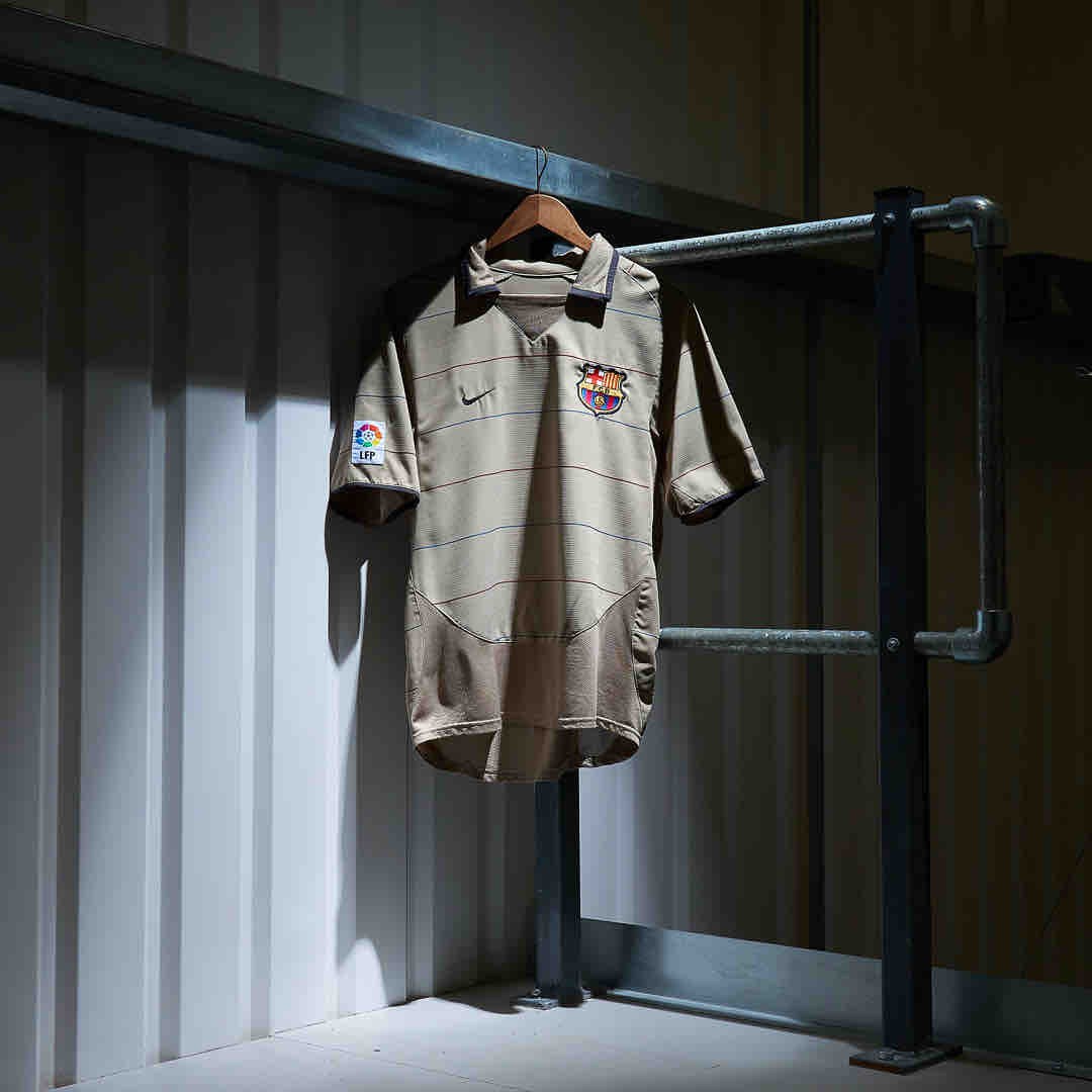 FC Barcelona 2004-05 Third Kit