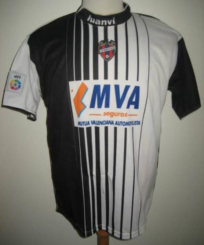 Levante UD 2004-05 Away Kit