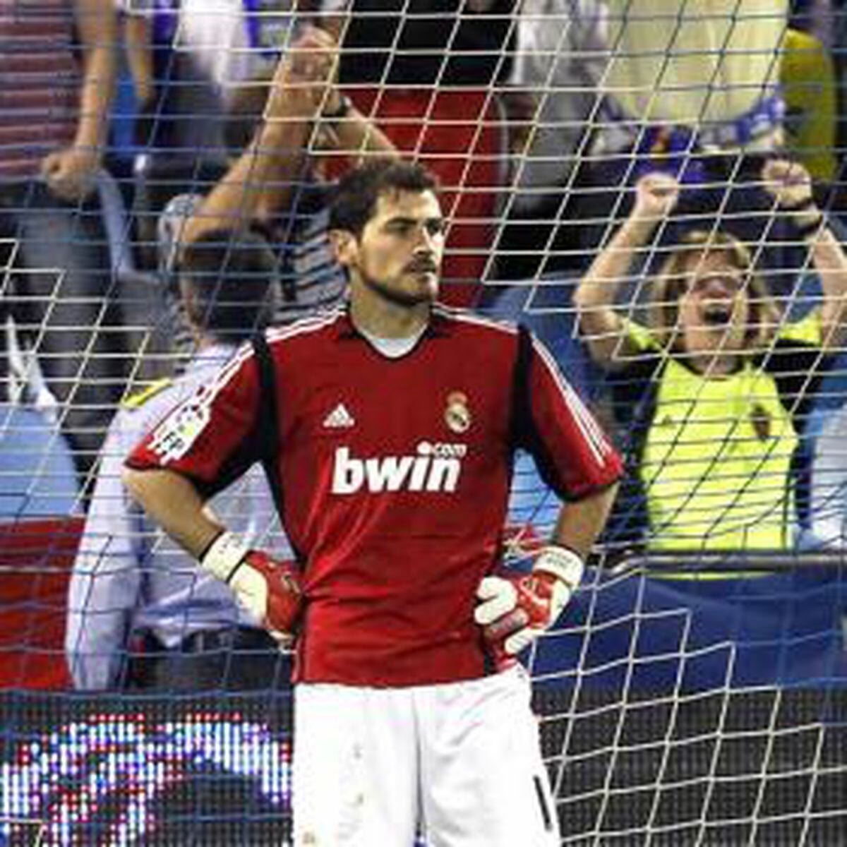 Real Madrid 2009-10 GK 3 Kit