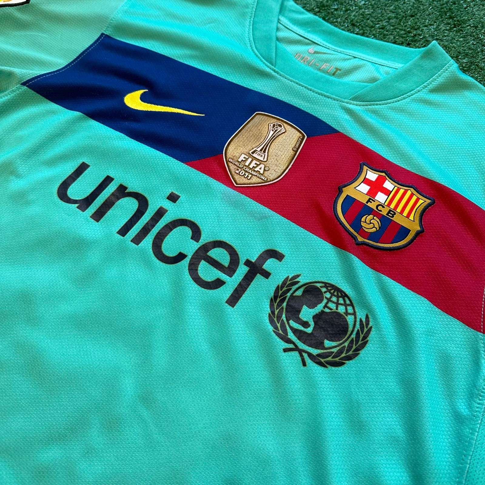 FC Barcelona 2010-11 Away V2 Kit