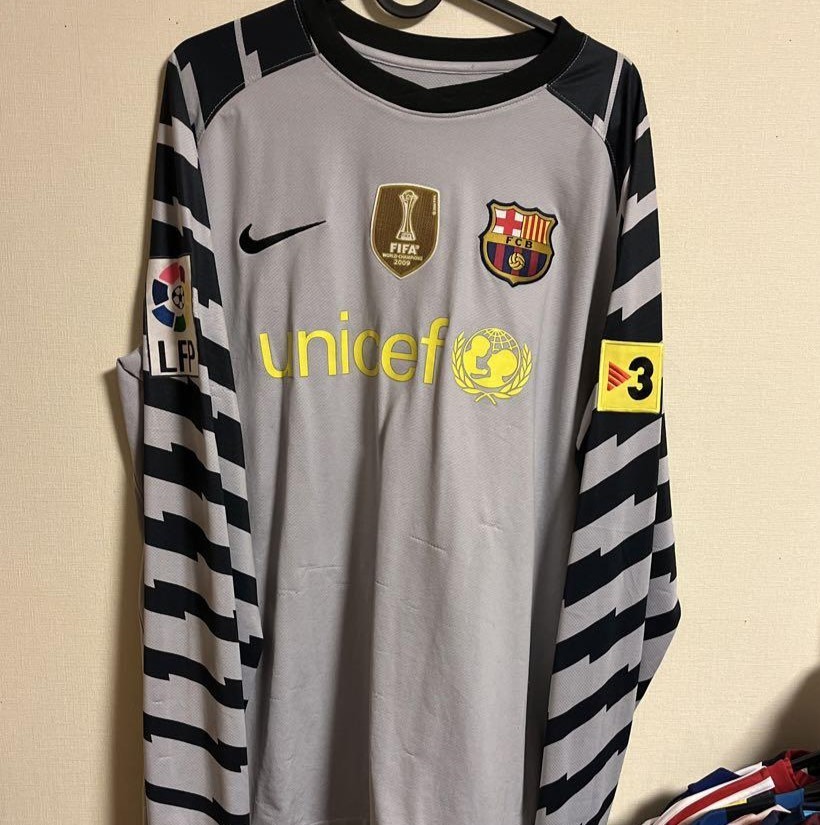 FC Barcelona 2010-11 GK 4 Kit