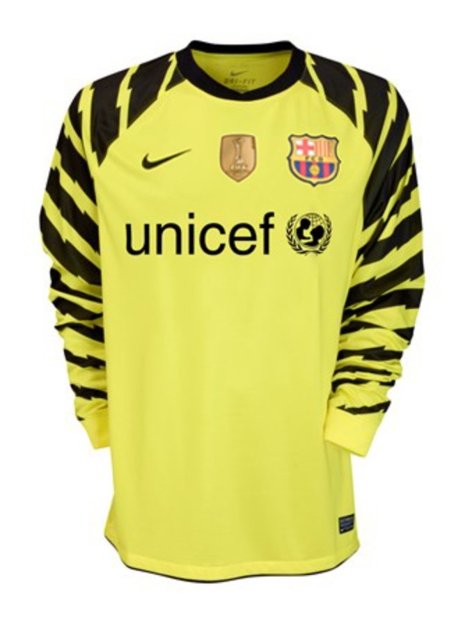 FC Barcelona 2010-11 GK 1 V2 Kit