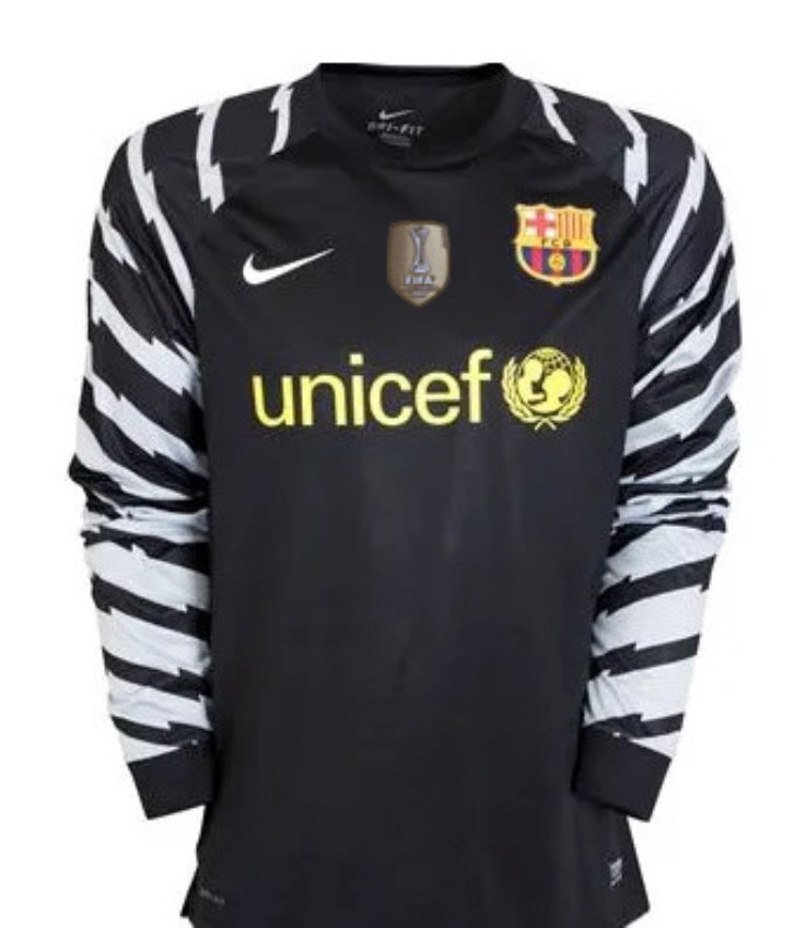 FC Barcelona 2010-11 GK 2 V2 Kit