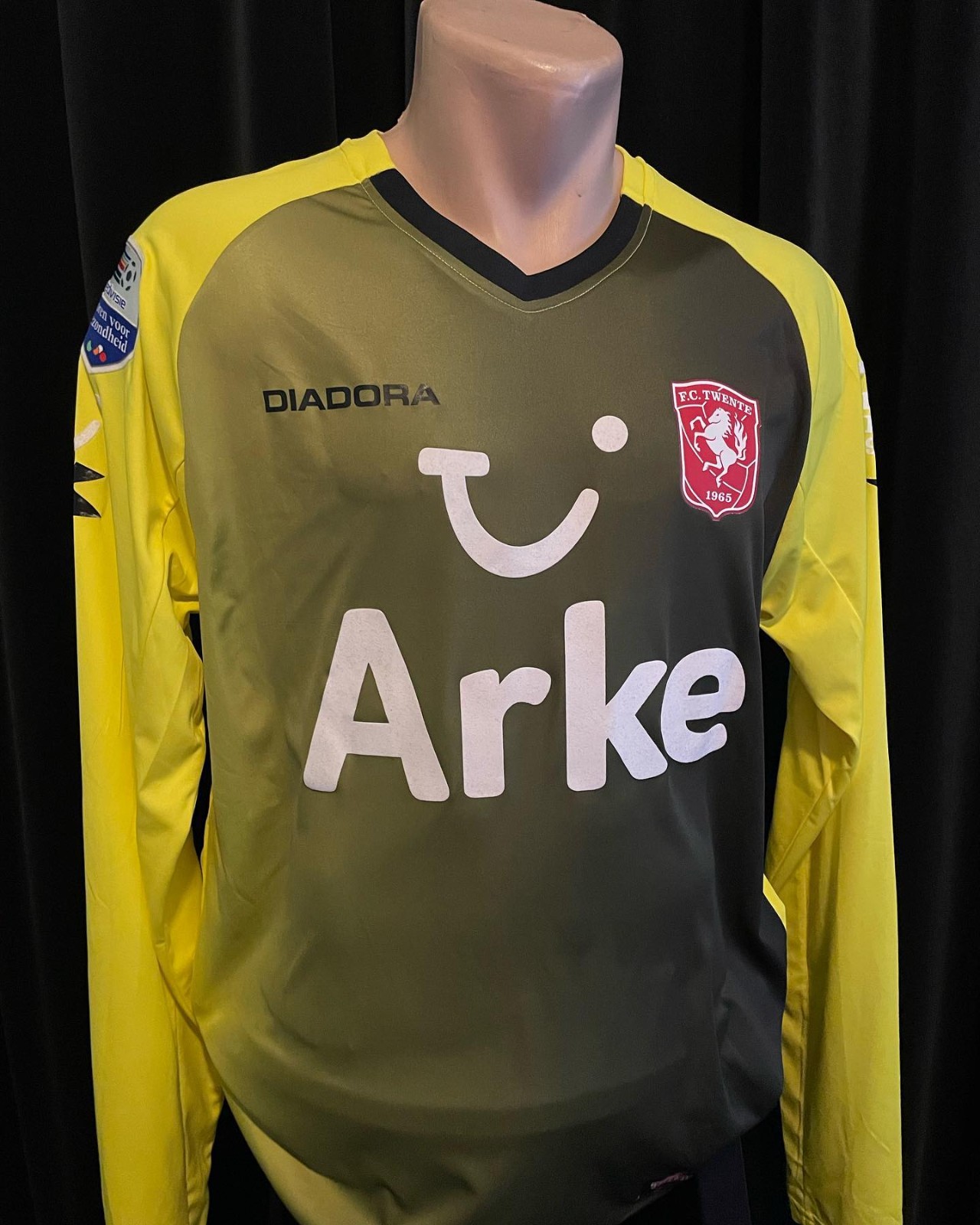 FC Twente 2009-10 GK 1 Kit