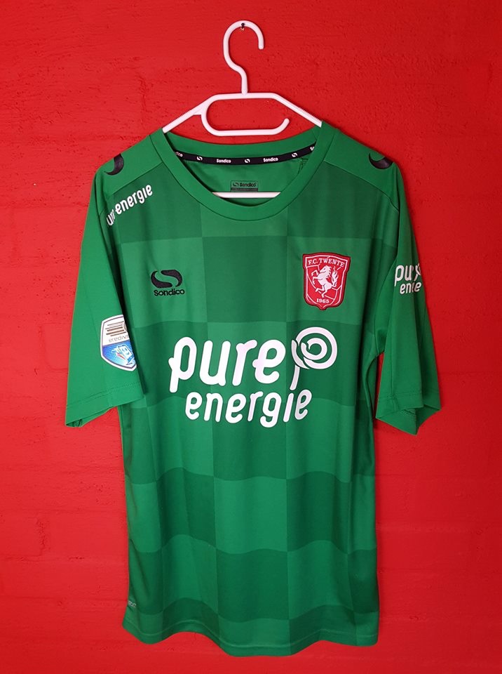 FC Twente 2016-17 GK Home Kit