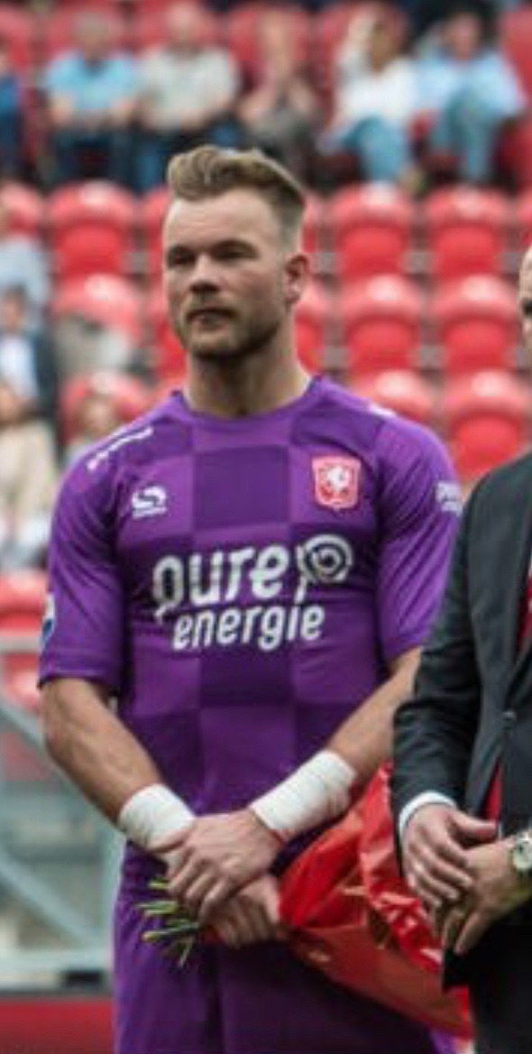 FC Twente 2016-17 GK Away Kit