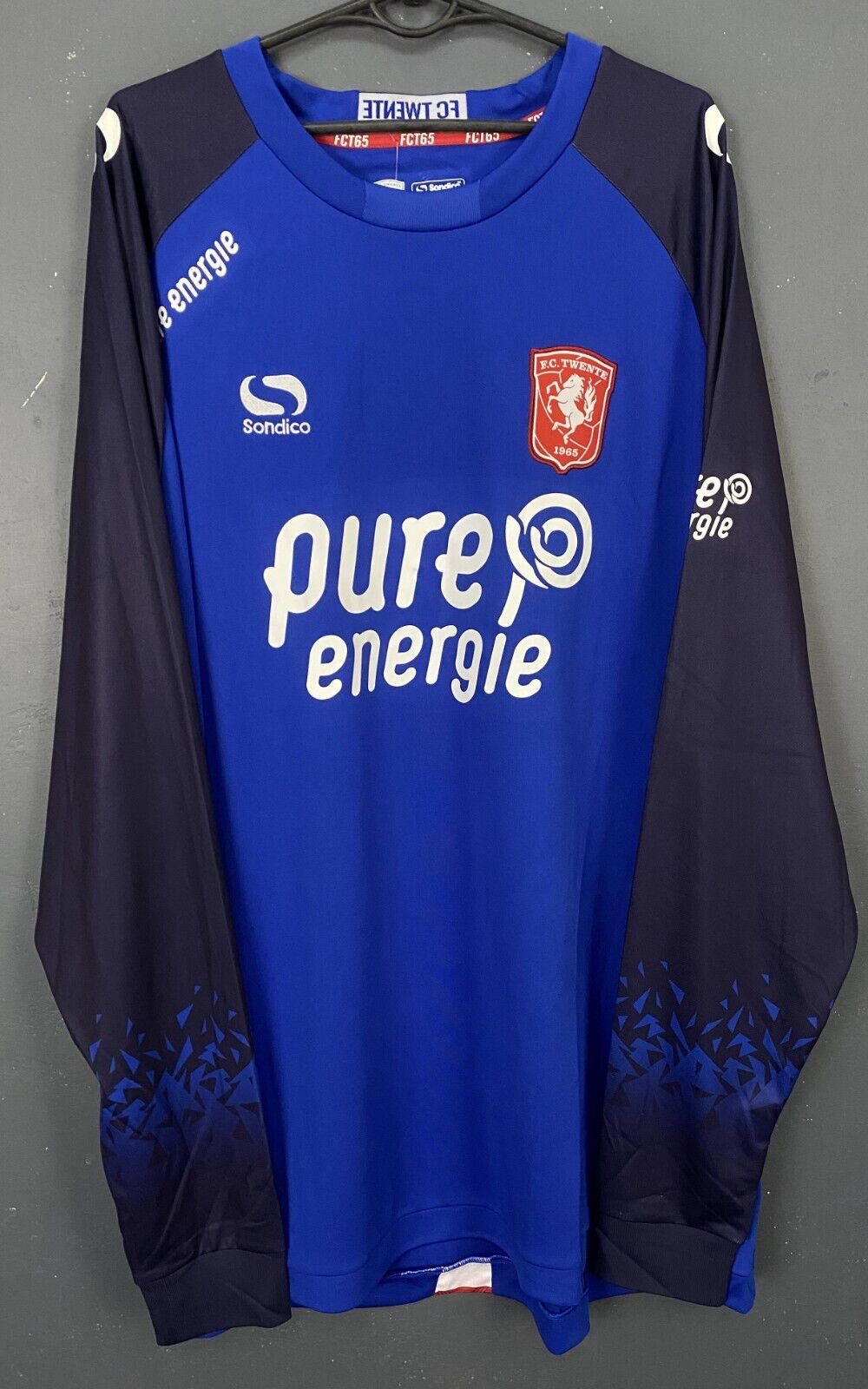 FC Twente 2017-18 GK 1 Kit