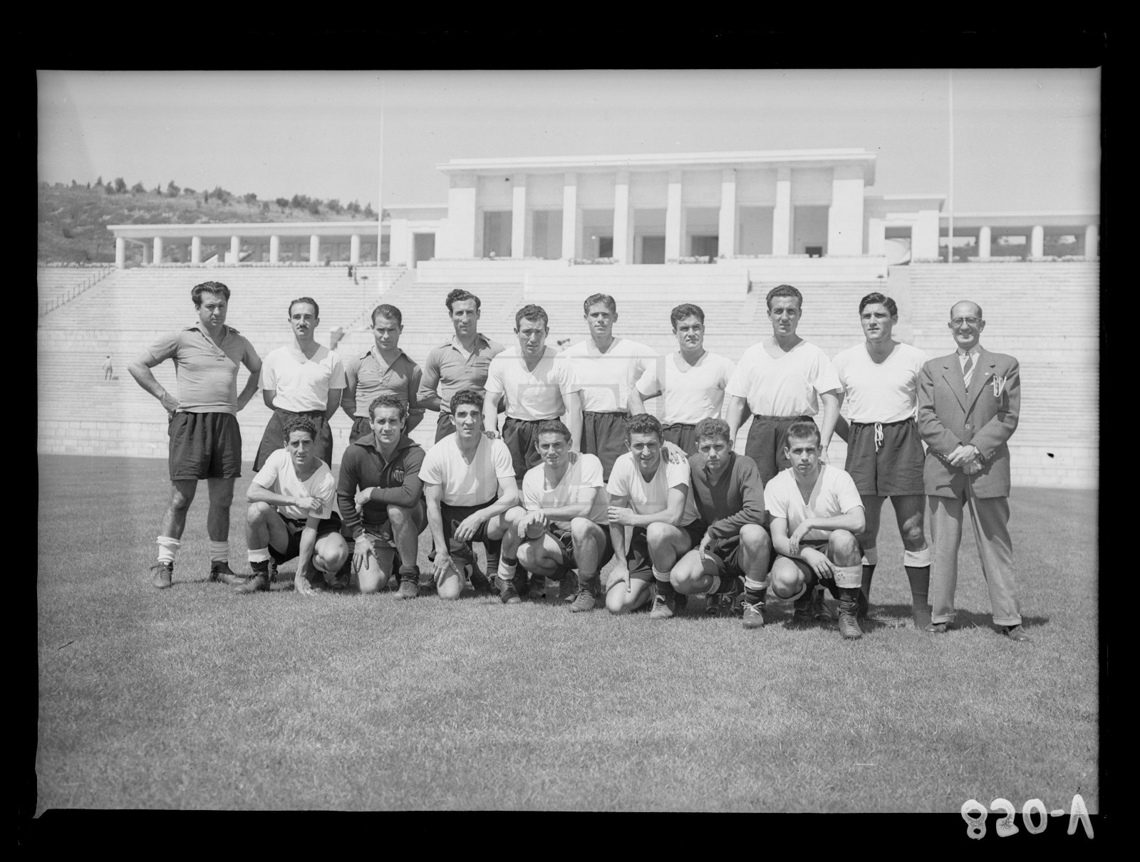 Valencia CF 1946-47 Home Kit