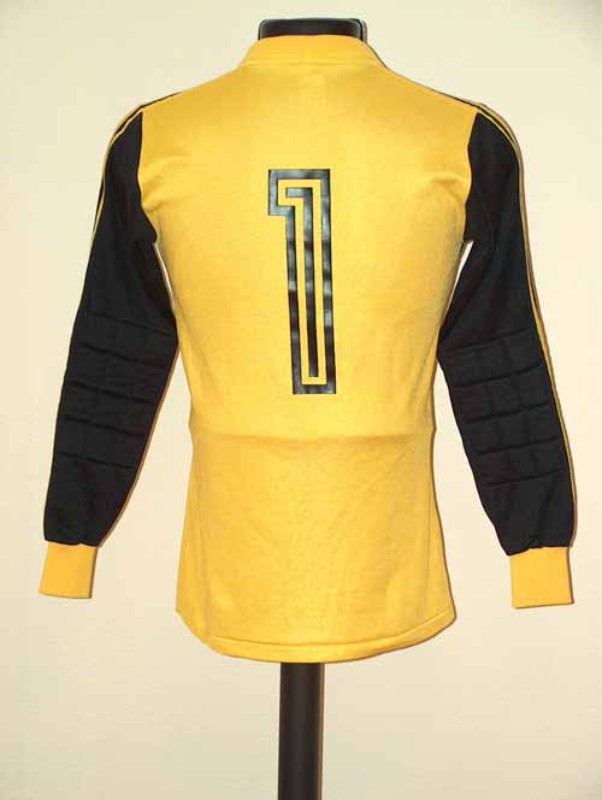 Real Madrid 1981-82 GK 1 Kit