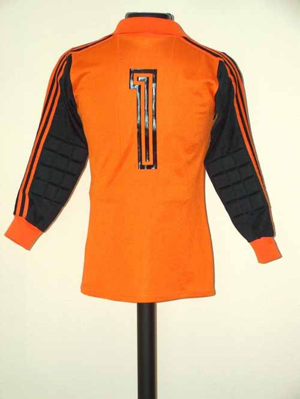 Real Madrid 1981-82 GK 2 Kit
