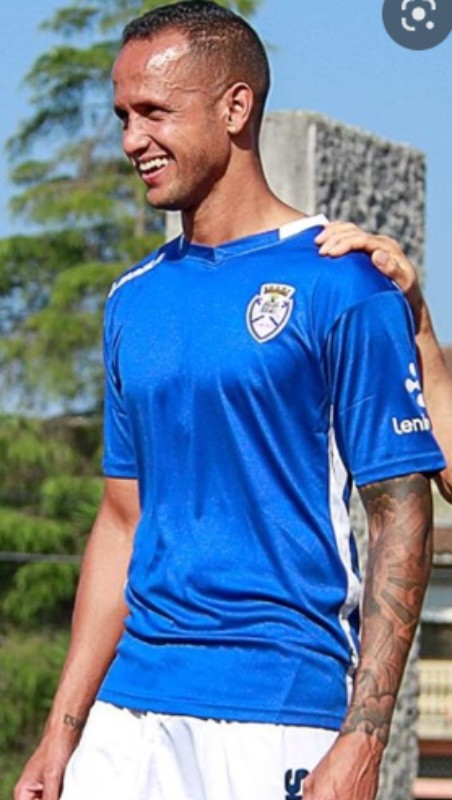 CD Feirense 2019-20 Home Kit