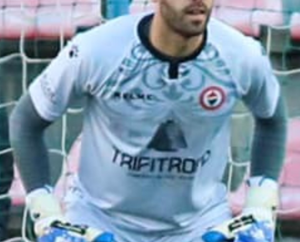 Trofense 2019-20 GK 1 Kit
