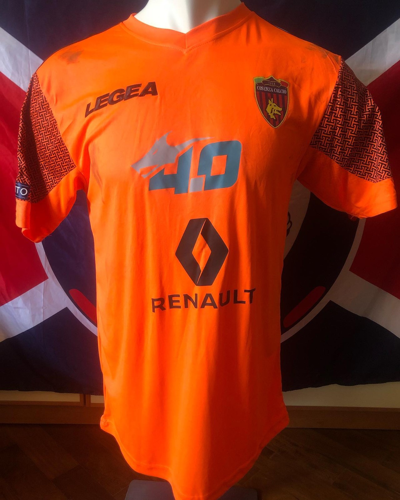 Cosenza 2019-20 GK 1 Kit