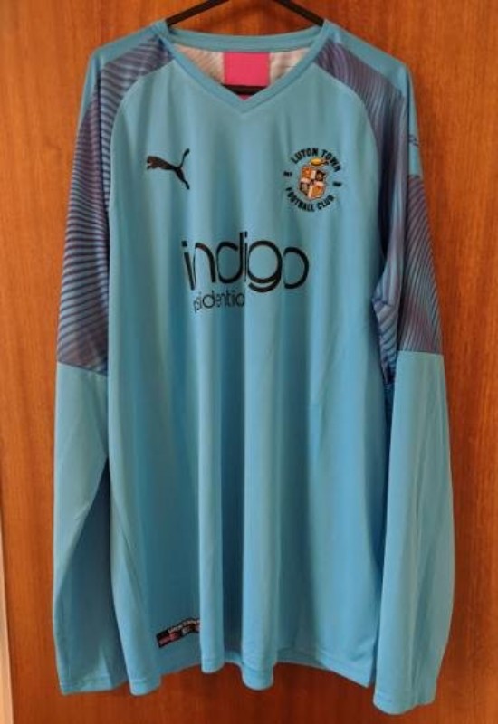 Luton Town 2019-20 GK 1 Kit