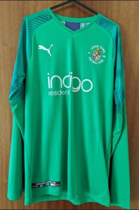 Luton Town 2019-20 GK 2 Kit