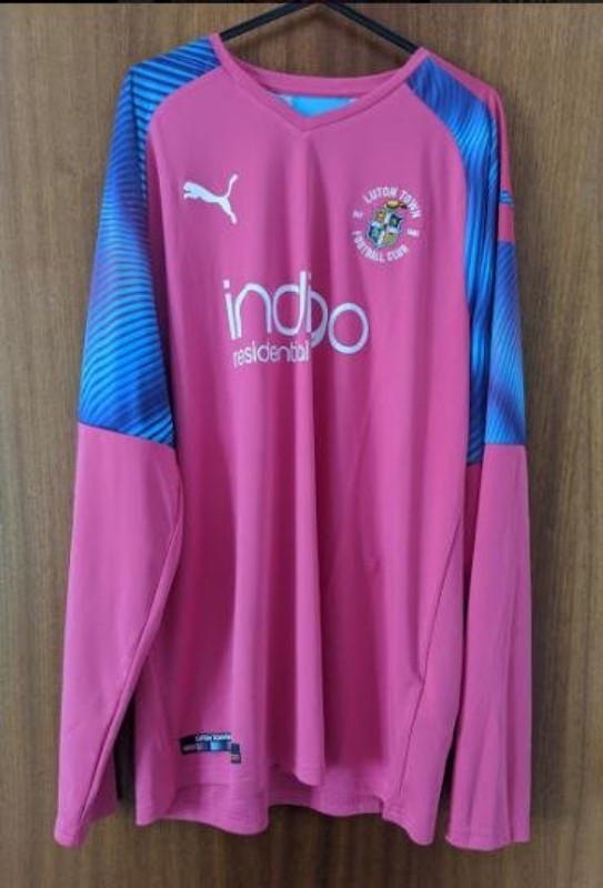 Luton Town 2019-20 GK 3 Kit