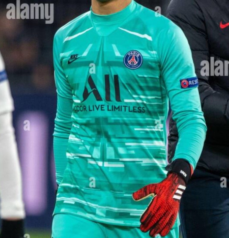 Paris Saint-Germain 2019-20 GK Home V2 Kit