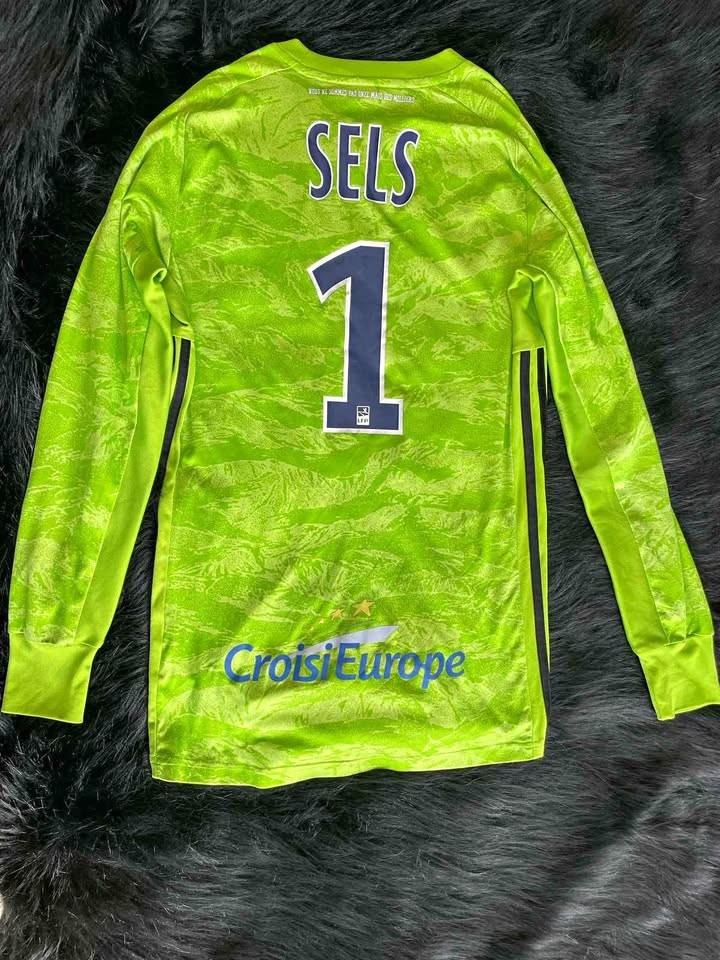Strasbourg 2019-20 GK 1 Kit