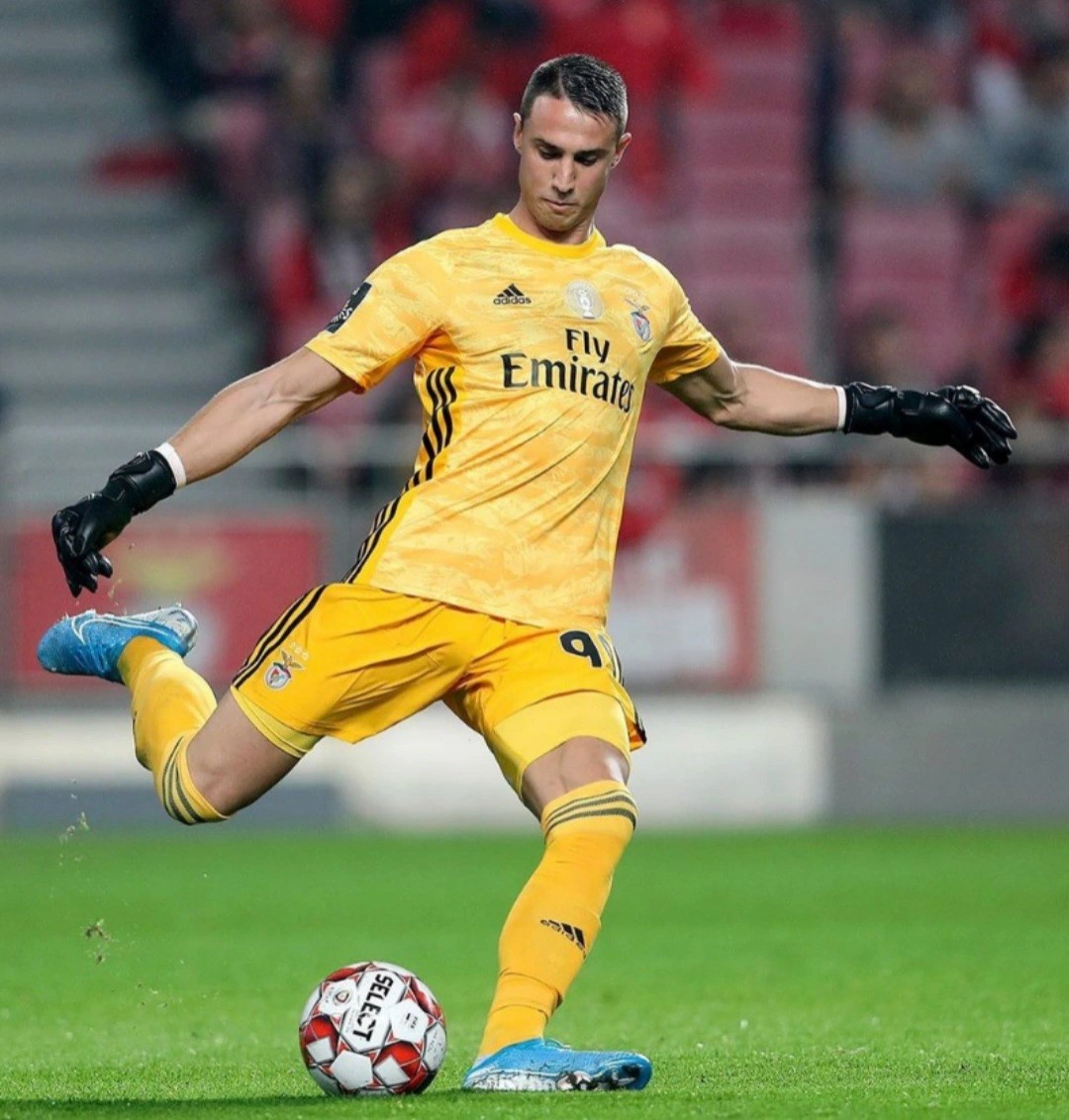 SL Benfica 2019-20 GK 2 Kit