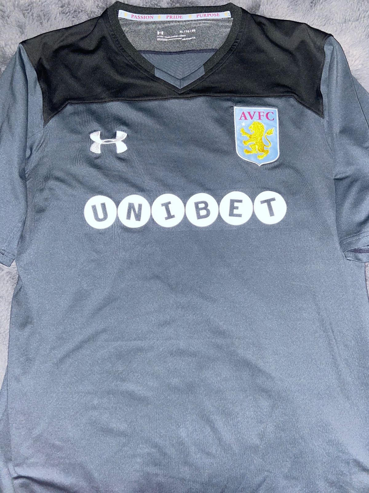 Aston Villa 2017-18 GK Away Kit
