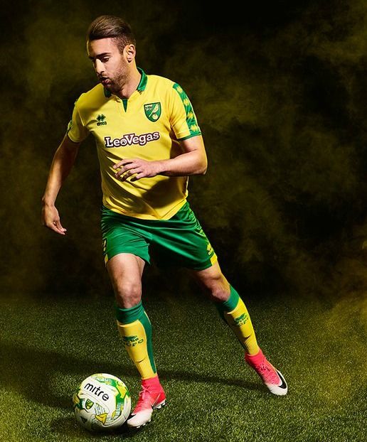 Norwich City 2017-18 Home Kit