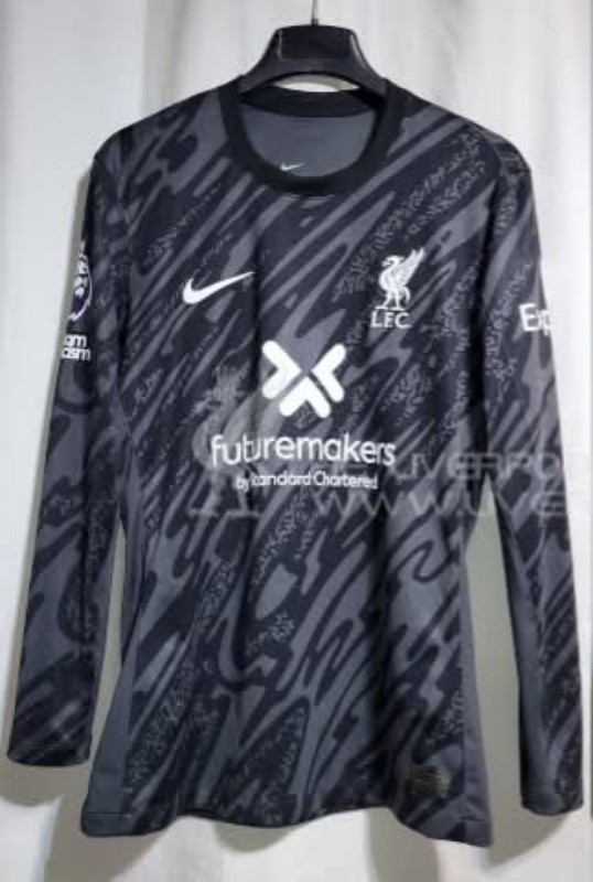 Liverpool FC 2024-25 GK 1 V4 Kit