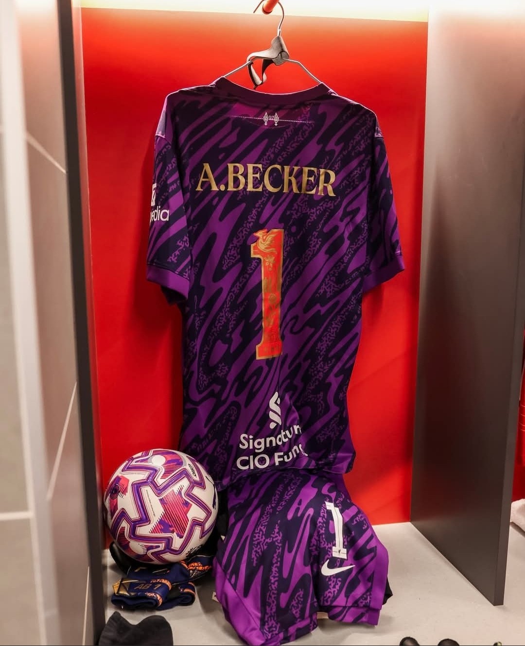 Liverpool FC 2025-26 Pre-Season GK 1 Kit