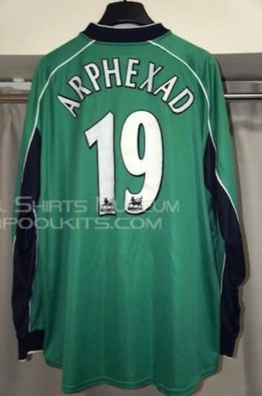 Liverpool FC 2000-01 EFL Cup Final GK Kit