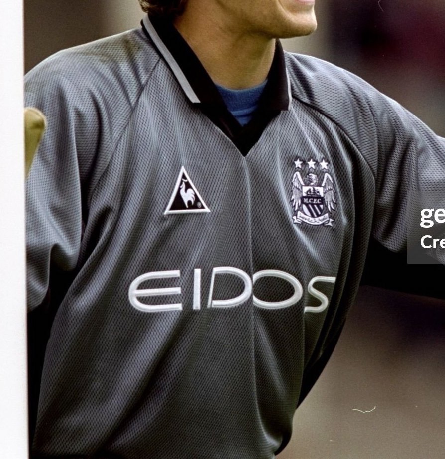 Manchester City 1999-00 GK 2 Kit