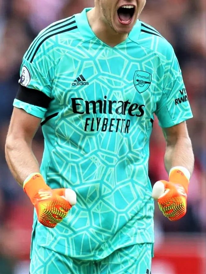 Arsenal FC 2022-23 GK 2 Kit