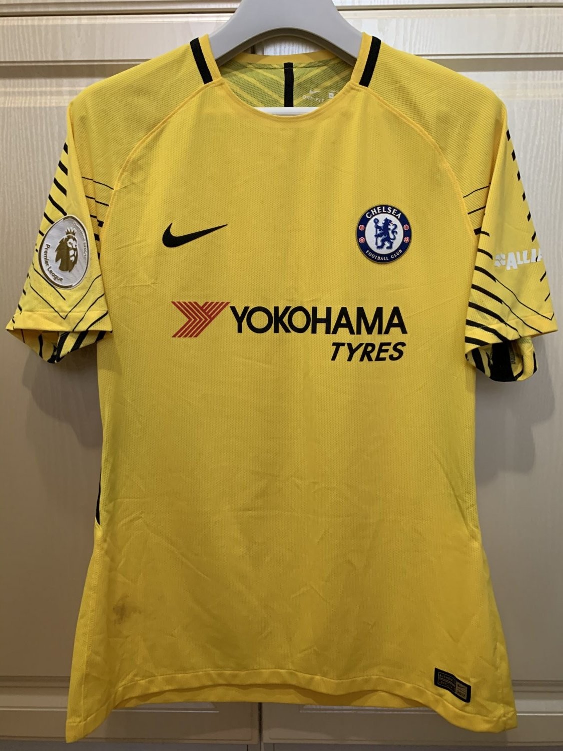 Chelsea FC 2017-18 GK Away Kit