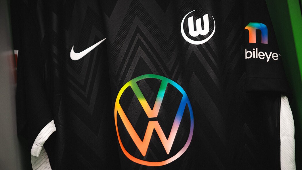 VfL Wolfsburg 2025-26 Third V2 Kit