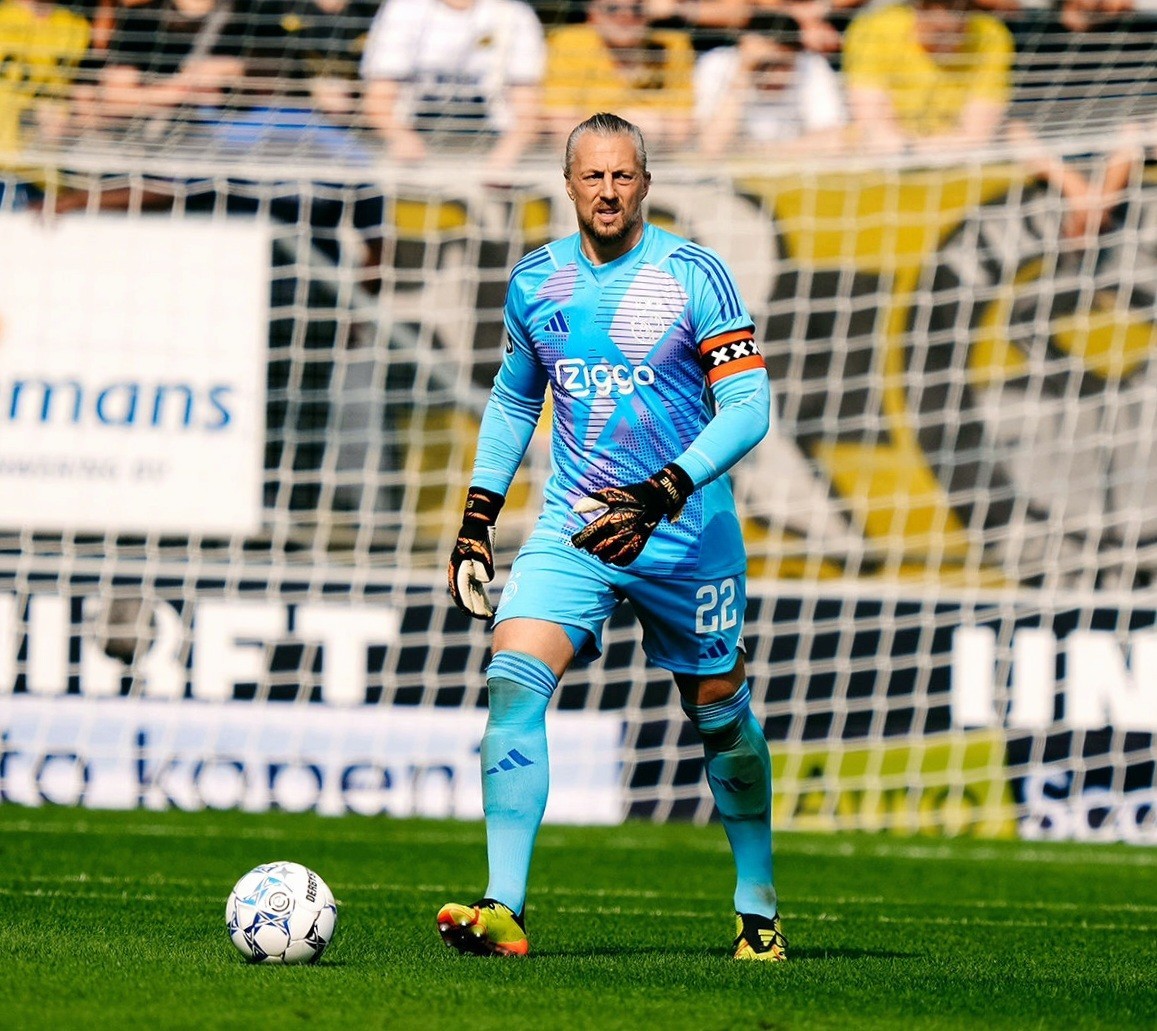 Ajax Amsterdam 2024-25 GK 4 Kit