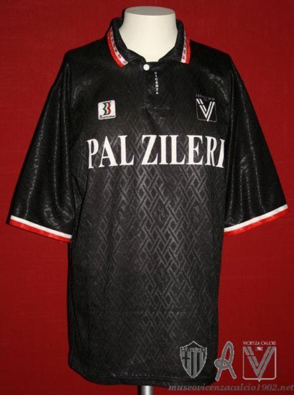 Vicenza Calcio 1995-96 Away Kit